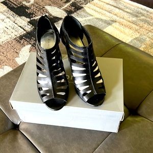 Tahari Heeled Sandal Size 10